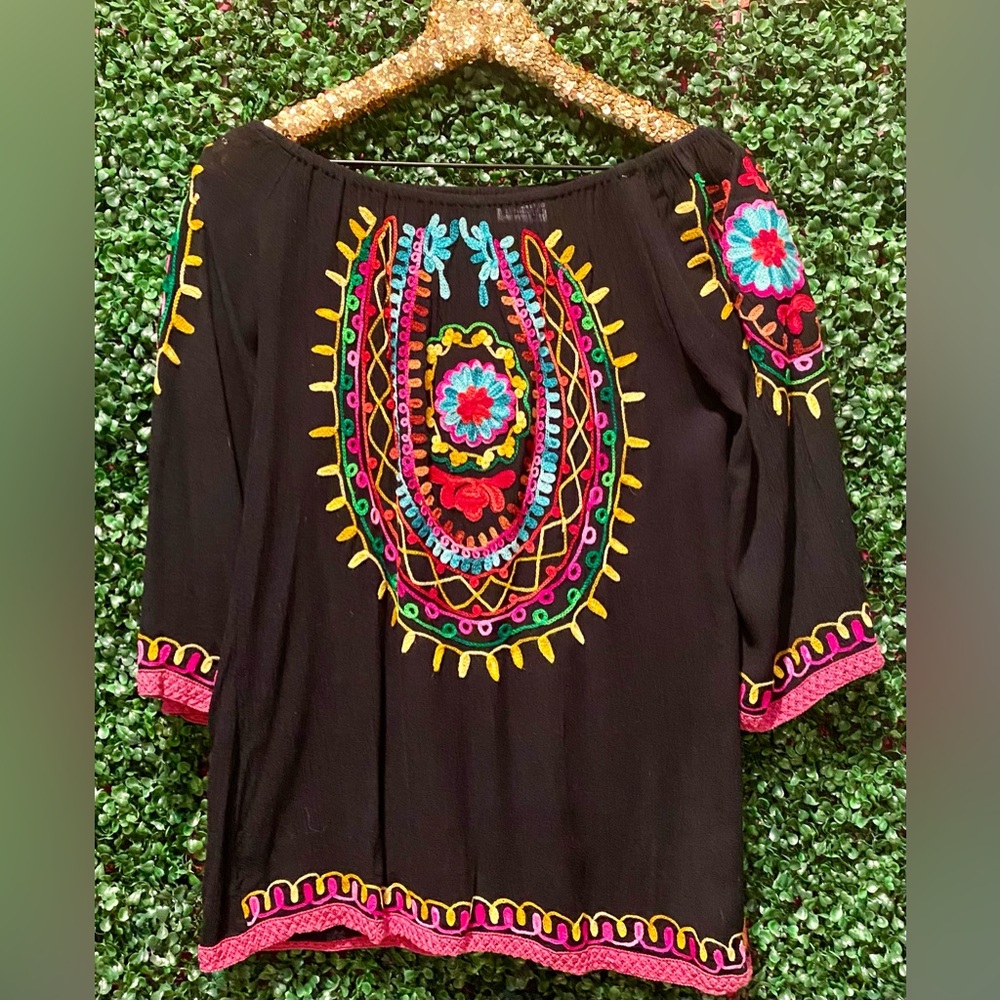 Gorgeous embroidered Black blouse sz S/M